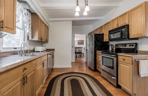 Ocean Park Cottage | Large, 4 Bedroom, oceanview home, directly across the street from the sandy Kinney Shores beach