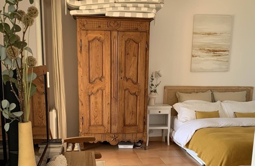 Les Lecques Apartment | Large 4 bedroom apartment on the beach sea view with Garden