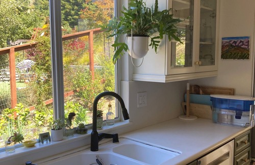 Tiburon House | Large 4-bedroom family home in tranquil Tiburon with back garden