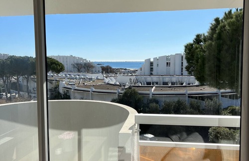 Le Couchant Apartment | Large 4-bedroom waterfront apartment with 90m2 terrace and sea view
