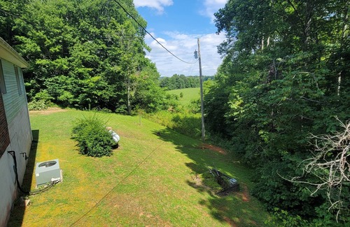 Burkesville House | Large 4-bedroom home 1.5 miles from Hendricks Creek Marina