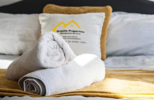 Wallasey Apartment | Large 4-Bedroom House, 6 Beds, Comfortable Home-from-Home, Great Deals