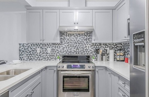 Ellerslie House | Large 4BR » Central AC » Near Henday » King Bed
