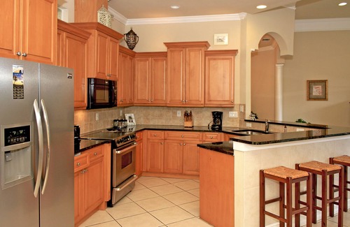 Naples Park House | Large 5 Bd-3 Full & 2 Half Baths, Heated Pool/Spa, Golf Clubs, Walk to Beach