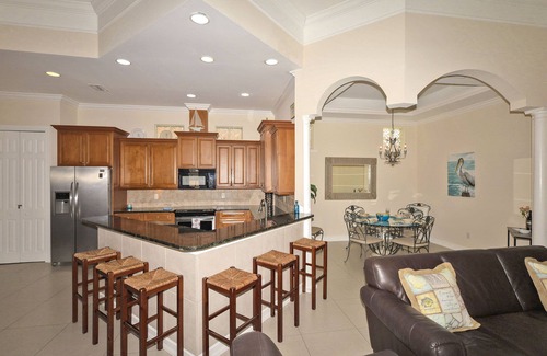 Naples Park House | Large 5 Bd-3 Full & 2 Half Baths, Heated Pool/Spa, Golf Clubs, Walk to Beach
