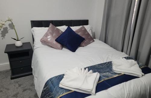 Sheffield Apartment | Large 5 Bedrooms in Sheffield, Near City Centre & Parks