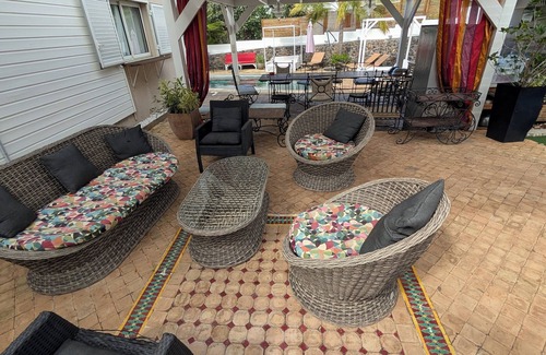 Carosse Villa | Large 5 * Villa with heated pool and swimming pool in winter in St Gilles