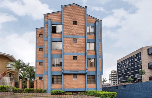 Castropol Apartment | Large 5br 4ba Apt! Great quiet location! Near Park Provenza and Lleras! Fast net