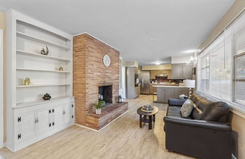 East Point House | Large 6 Bdrm,2 Kitchens,Foosball,BBQ,HotTub-SUMMER:Pool-CloseToAirport&Downtown