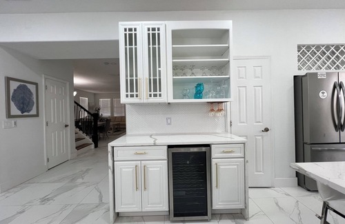 Windwood Bay House | LARGE 6-bedroom pool home 12mi from DISNEY