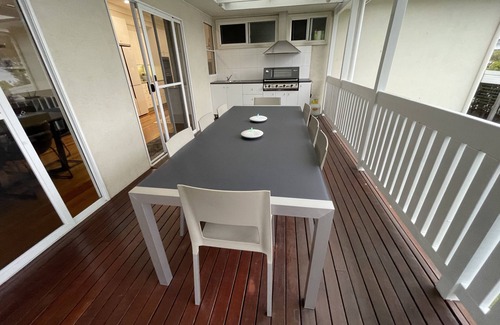 Coffs Harbour House | Large 6 room 4 bath 13 person centrally located Coffs home very comfortable