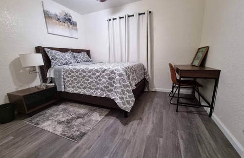 Columbia House | Large 6b/3b home with Huge Lot and RV Parking! King Bed!