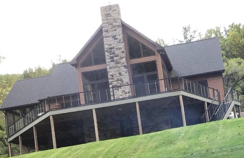 Hyner Cabin | Large 7-Bedroom Cabin Overlooking Pine Creek in Jersey Mills