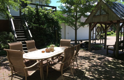 Witmer House | Large 7 Bedroom Home in the Heart of Dutch Country-perfect for large groups