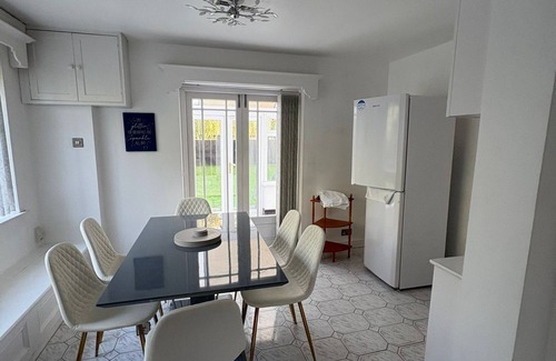 Birmingham House | Large 8 Bedroom House in Edgbaston