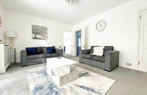 Birmingham House | Large 8 Bedroom House in Edgbaston