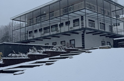 Hunter Cabin | Large 9 Bed 11 Bath Private Lodge, 1.5 Miles To Hunter Mountain W Bar & Games