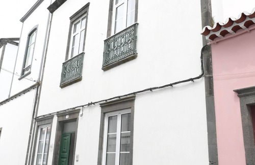 Ponta Delgada House | LARGE ACCOMMODATION ON FIRST FLOOR HOME OF THE 3-BEDROOM HOST