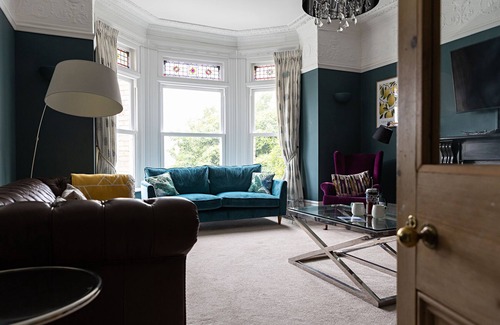 Hele House | Large All En Suite Grand House Close To Tunnels Beaches