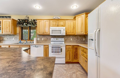 Hot Springs House | Large and attractive home w/WiFi, private washer and dryer, central AC, patio