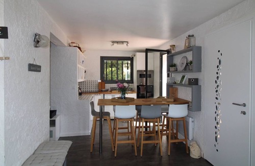 La Londe-les-Maures House | Large and beautiful renovated villa for 8 people with private pool and hillside view