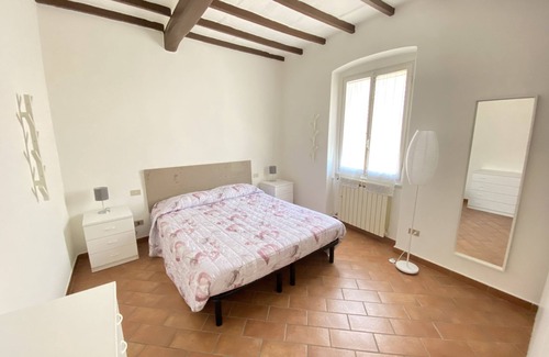 Prato Apartment | Large and bright, a short walk from the train - 15 minutes from Florence