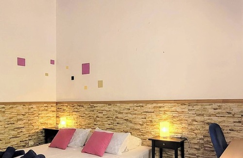 San Bartolome de Tirajana Bed & Breakfast | Large and bright room in Vecindario, with extra-large bed