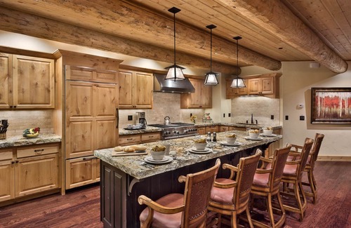 Steamboat Springs House | Large and Luxurious + Hot Tub + Elevator + Close to Skiing - Panorama Grande