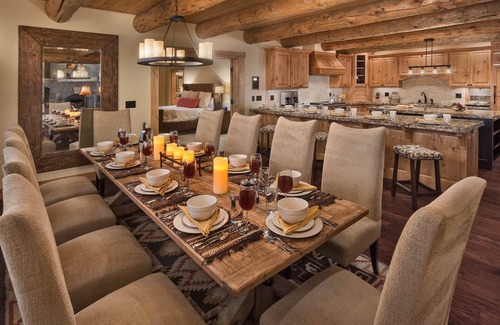 Steamboat Springs House | Large and Luxurious + Hot Tub + Elevator + Close to Skiing - Panorama Grande