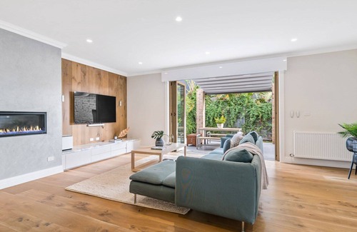 Hampton House | Large and Luxe in Hampton Parkside