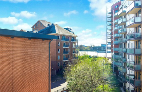 Island Gardens Apartment | Large and Spacious 3 Bedrooms 2 Bathrooms Close to Canary Wharf E14
