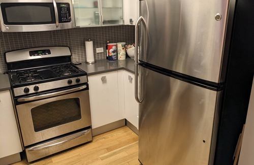Bushwick Apartment | Large and stylish 1BR apartment with gym and roof deck