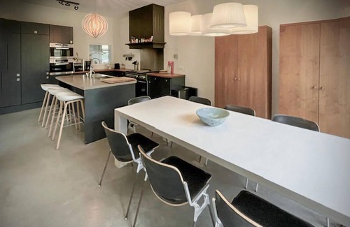 Zeewolde House | Large and stylish vacation home with plenty of space and a private hot tub to relax in.