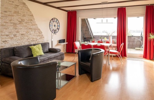 Sandershausen Apartment | Large apartment, 3 bedrooms, quiet, close to the city center, south-facing balcony, free parking spaces