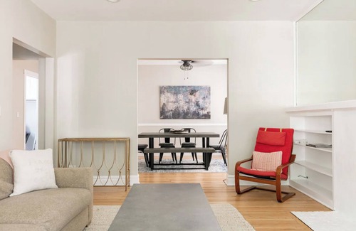 South Evanston House | Large Apartment great for families! Close to everything w Free Parking