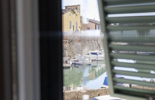 Livorno Apartment | Large apartment in a historic building in the historic center of Livorno.