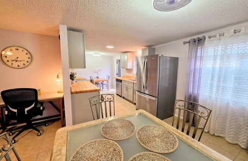 Laurel House | Large apartment in private house within walking distance to Nokomis Beach