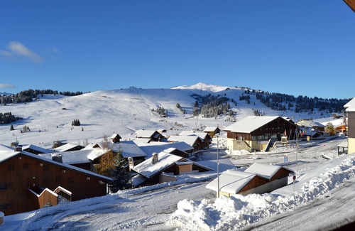 Les Saisies Apartment | Large apartment in resort center