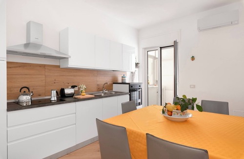 Sorrento City Centre Apartment | Large Apartment in the Center of Sorrento, close to Main Transportation Hubs.