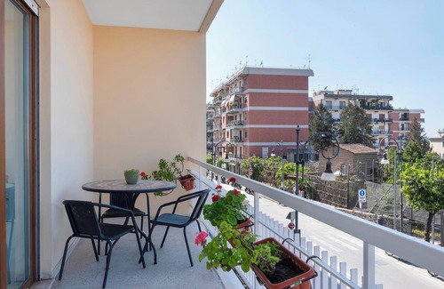 Sorrento City Centre Apartment | Large Apartment in the Center of Sorrento, close to Main Transportation Hubs.