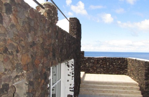 Frontera Apartment | LARGE APARTMENT ON THE COAST WITH STUNNING VIEWS