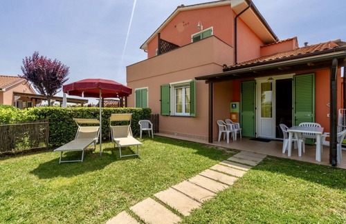 Vada Apartment | Large apartment on two levels of 61 m2 composed on the ground floor of a living room with satellite TV, equipped kitchenette, fridge with freezer, microwave oven and dishwasher.Double bedroom, double sofa bed and bathroom.On the first floor we find a bed