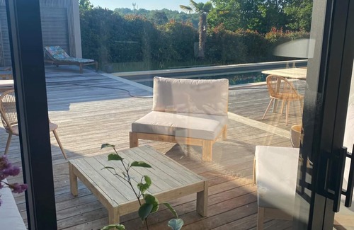 Pompignac House | Large architect-designed villa with swimming pool between sea and vineyards