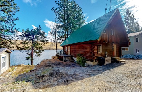 Joseph House | Large & attractive house right on the lake with private hot tub, wood stove