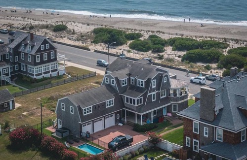 Admiral Estates Apartment | LARGE BEACH FRONT HOME WITH POOL