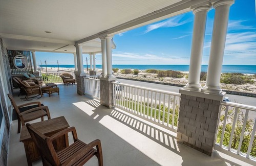 Admiral Estates House | LARGE BEACH FRONT HOME WITH POOL