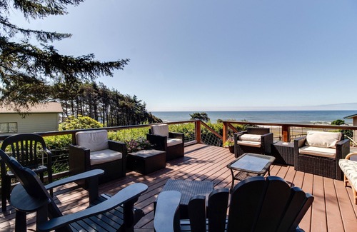 Yachats House | Large beach home with fantastic views of the Oregon Coast with a quaint cabin.