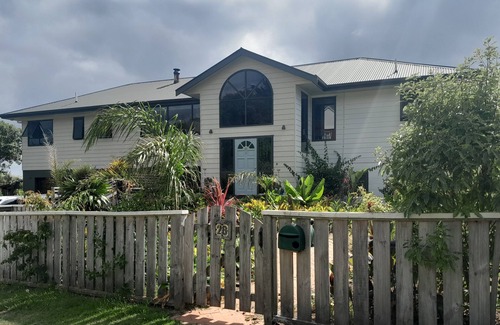 Raumati South House | Large beach house with beautiful views access into QE2 park and to the beach.