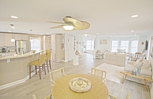 Ventnor City House | LARGE BEACH HOUSE SLEEPS 10, 4 BLOCKS FROM THE BEACH & WALKING DISTANCE TO SHOPS