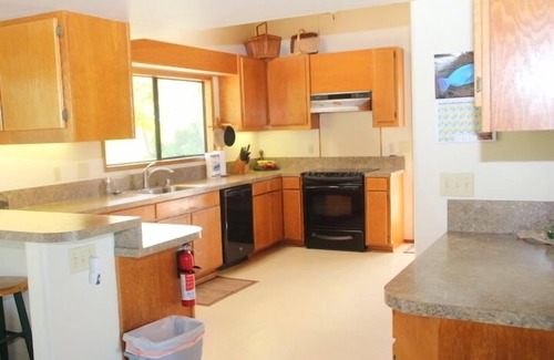 Kahuku House | Large Beachfront 5 Bedroom Home